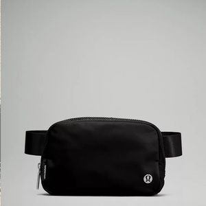 Lululemon everywhere belt bag